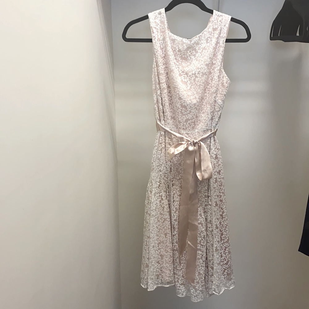 Beautiful Tahari dress   Excellent condition